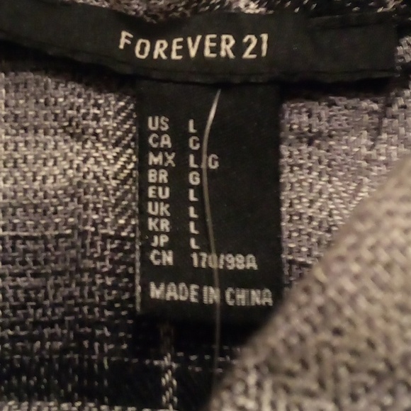 NWT - Forever 21 Long plaid button up top with side slits - size Large - Picture 3 of 6